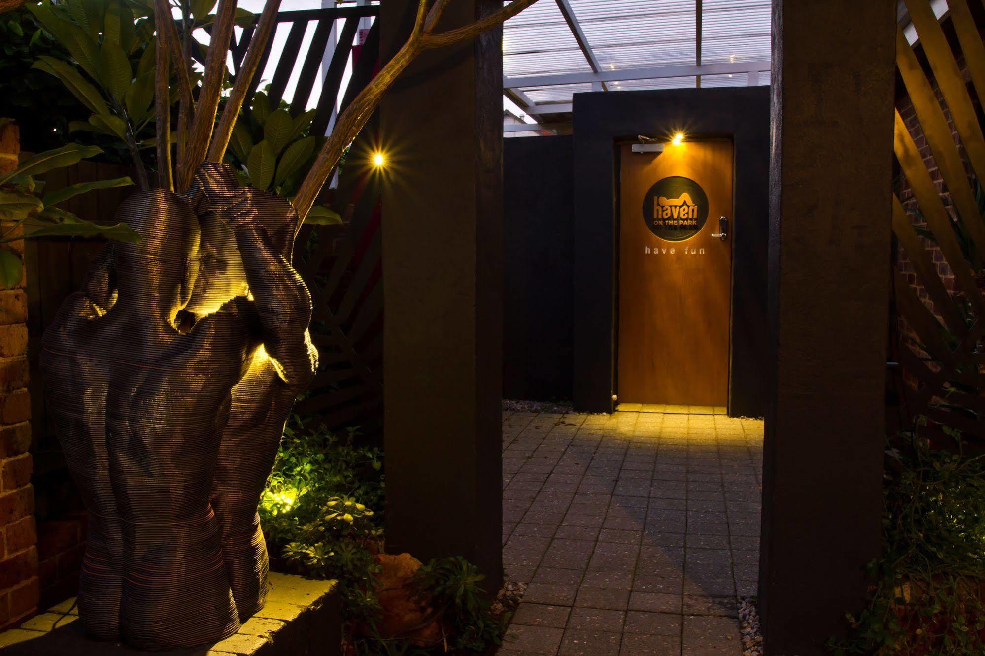 Hotel Haven On The Park à Perth Extérieur photo